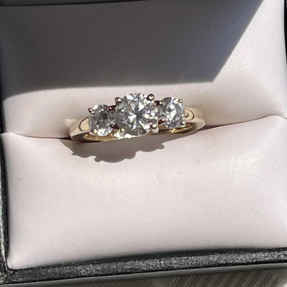 Sterling silver & cubic zirconia ring, size 7. - Picture 3 of 12
